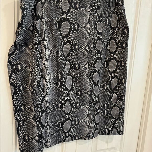 Michael Kors size 14 snakeskin print skirt - Picture 4 of 5